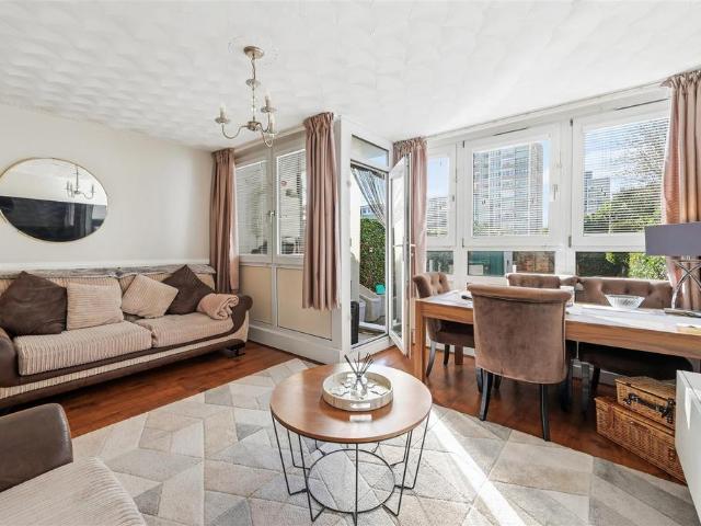 House for sale in Poplar Grove, Greater London