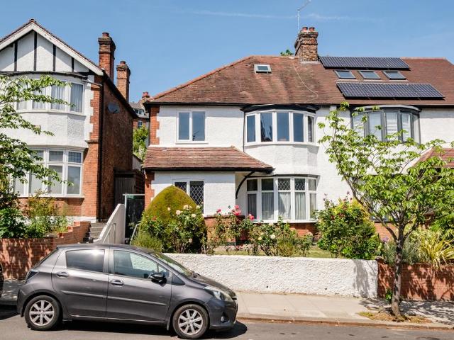 House for sale in Muswell Hill, Greater London