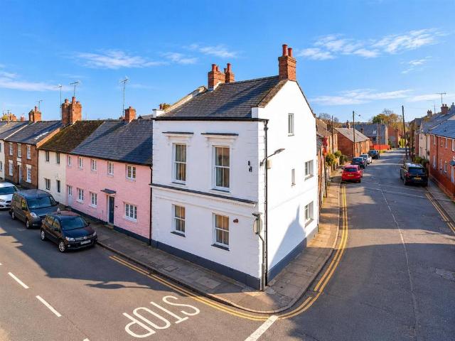 House for sale in Weedon Bec
