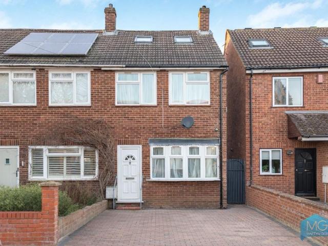 House for sale in Colney Hatch, Greater London