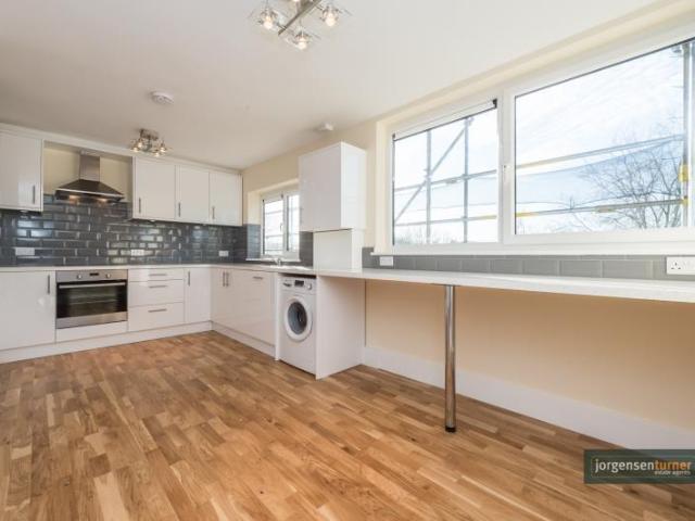 House for sale in Queen's Park, Greater London