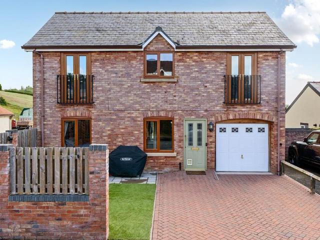 House for sale in Llansantffraid-ym-mechain, Wales