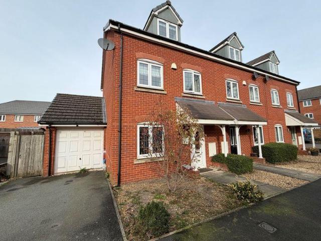 House for sale in Rossmore, Cheshire