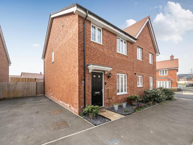 House for sale in Houghton Regis, Bedfordshire