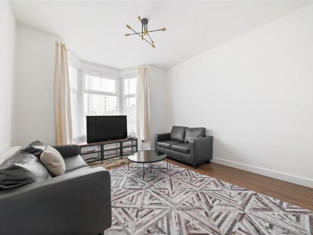 House for sale in Gants Hill, Greater London