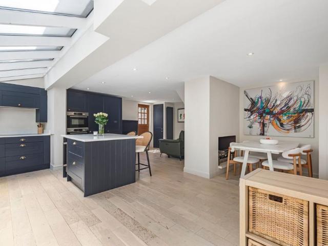 House for sale in Earlsfield, Greater London