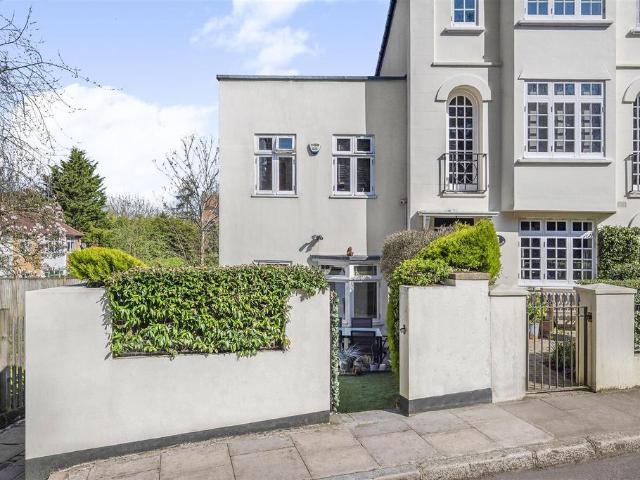 House for sale in North End, Greater London