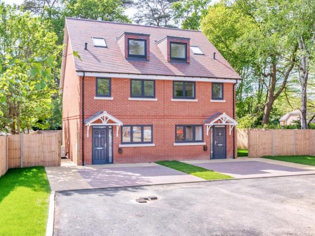 House for sale in Fole, Surrey