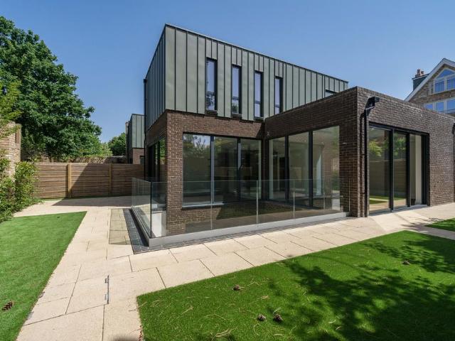 House for sale in London Borough of Ealing, Perivale