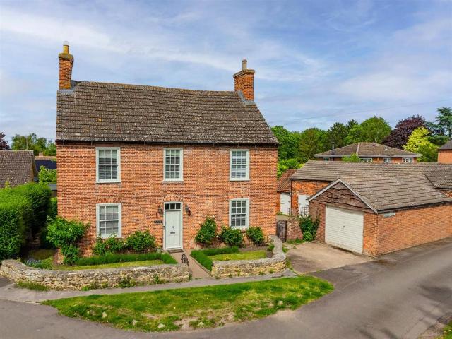 House for sale in Barton In Fabis, East Midlands
