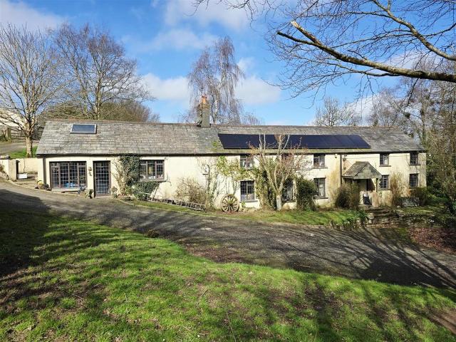 House for sale in Egloskerry, Cornwall
