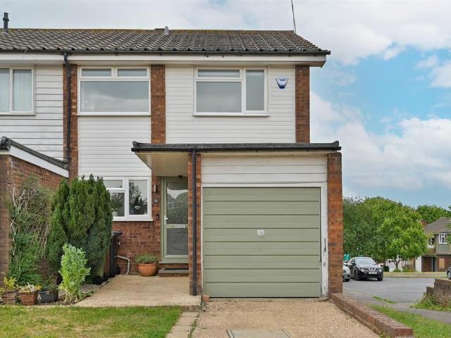 House for sale in Hatching Green, Five Acres