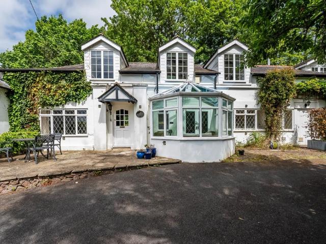 House for sale in Oxted, Hillview