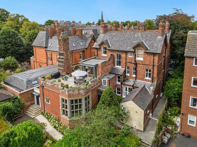House for sale in High Field, York