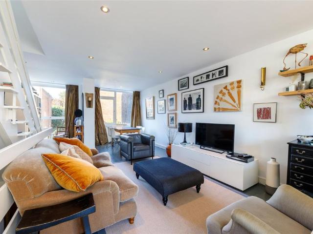 House for sale in Southfields, Greater London