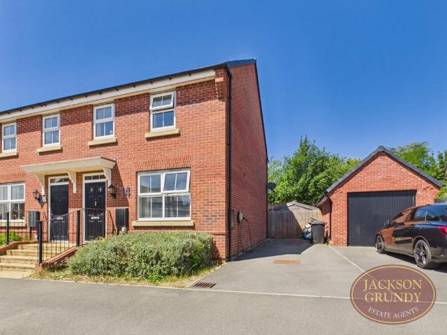 House for sale in Moulton