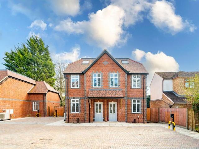 House for sale in London Borough of Croydon, Selsdon