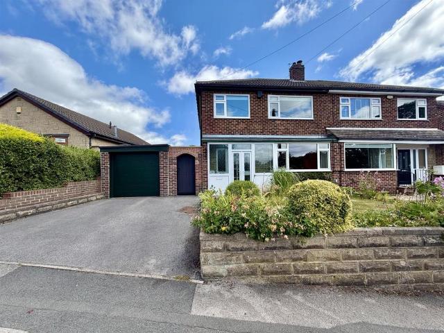 House for sale in Norristhorpe, West Yorkshire