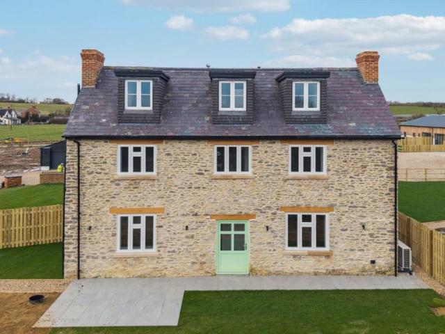 House for sale in Marsh Gibbon, Buckinghamshire