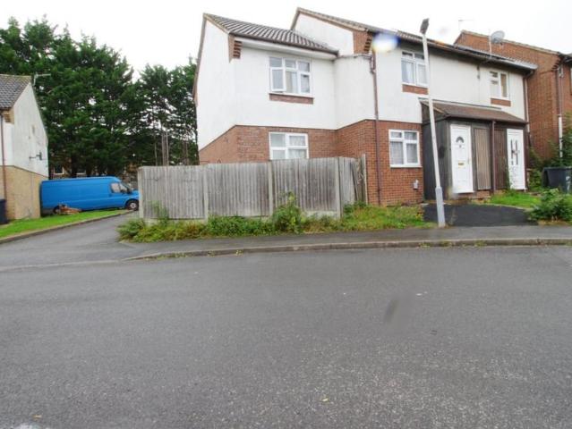 House for sale in Spring Park, Luton