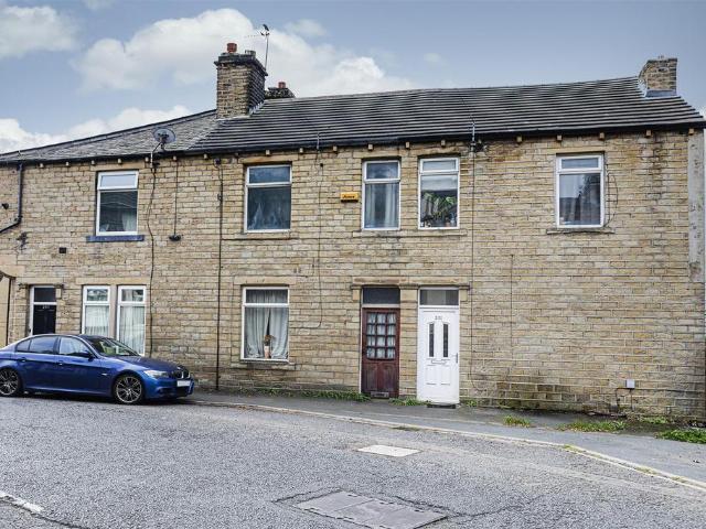 House for sale in Milnsbridge, West Yorkshire
