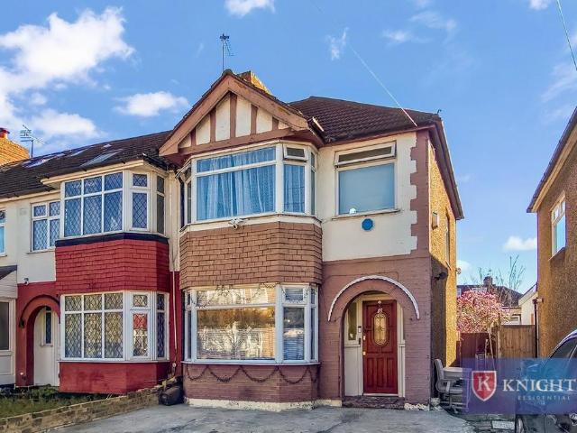 House for sale in Upper Edmonton, Greater London