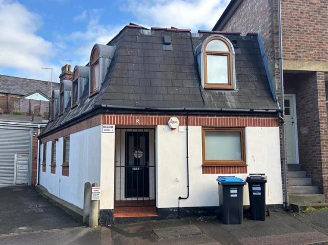 House for sale in Hillview, Surrey