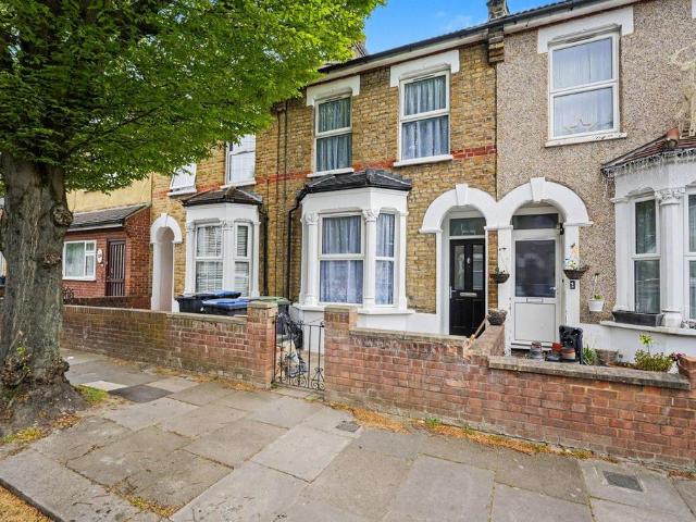 House for sale in Edmonton, Greater London