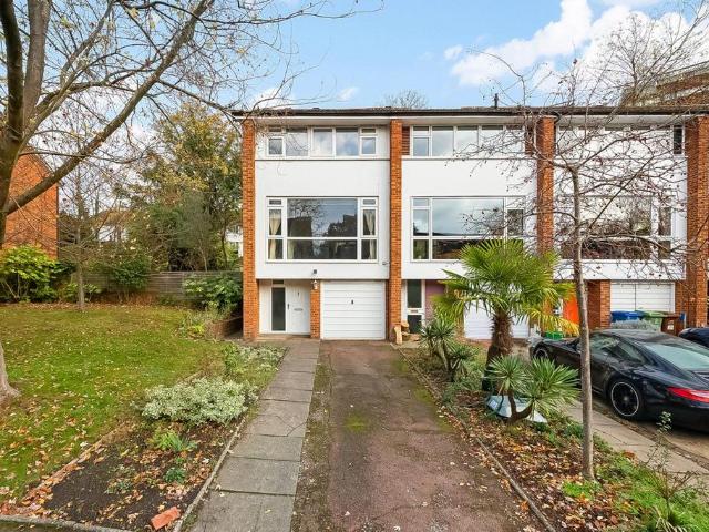 House for sale in Greater London