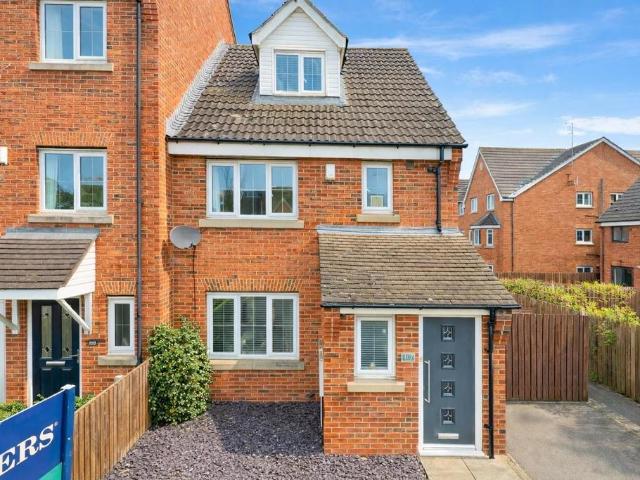 House for sale in Farsley, West Yorkshire