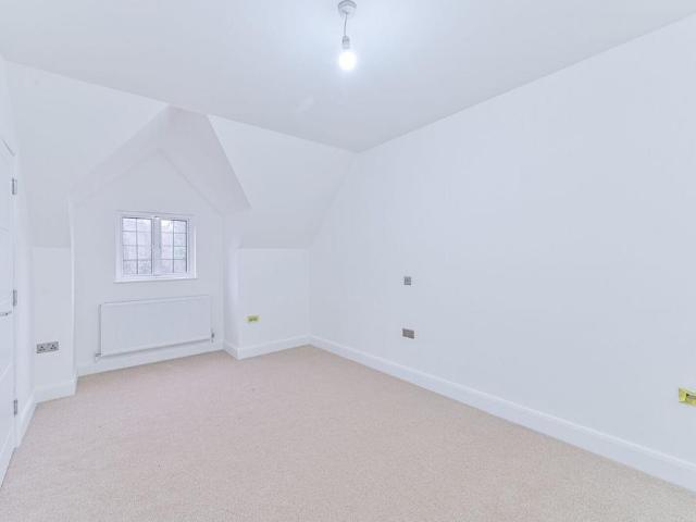 House for sale in London Borough of Croydon, Selsdon