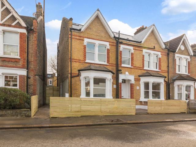 House for sale in Nunhead, Greater London