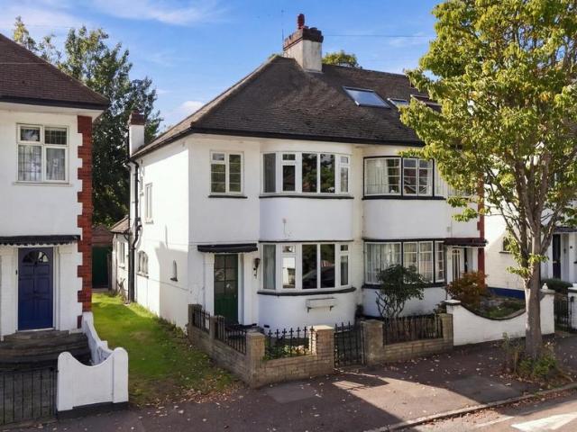 House for sale in Upper Walthamstow, Greater London