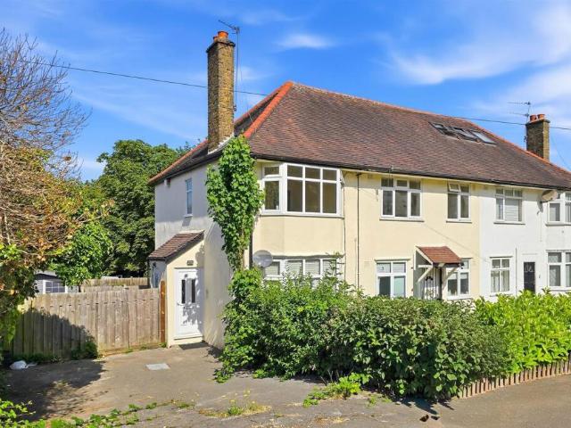 House for sale in Woodford Bridge, Greater London