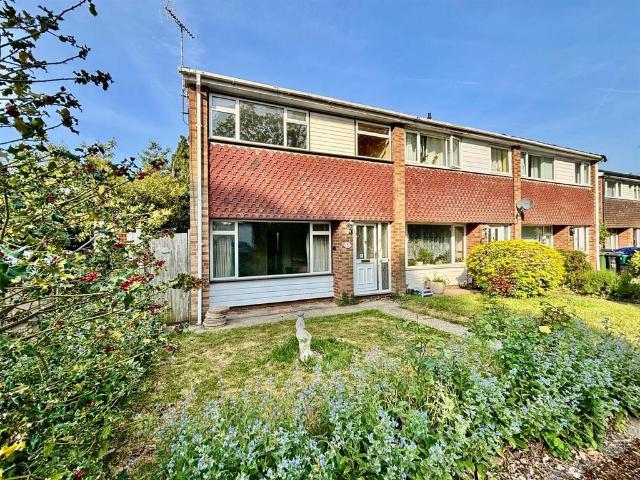 House for sale in Heol-las, Surrey