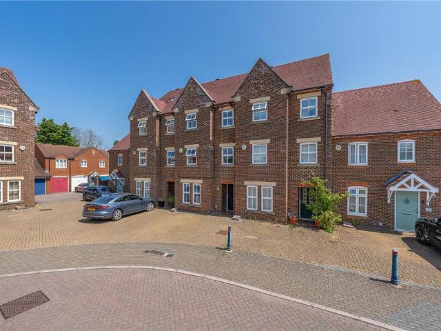 House for sale in Allington, Midway