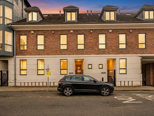 House for sale in Eton