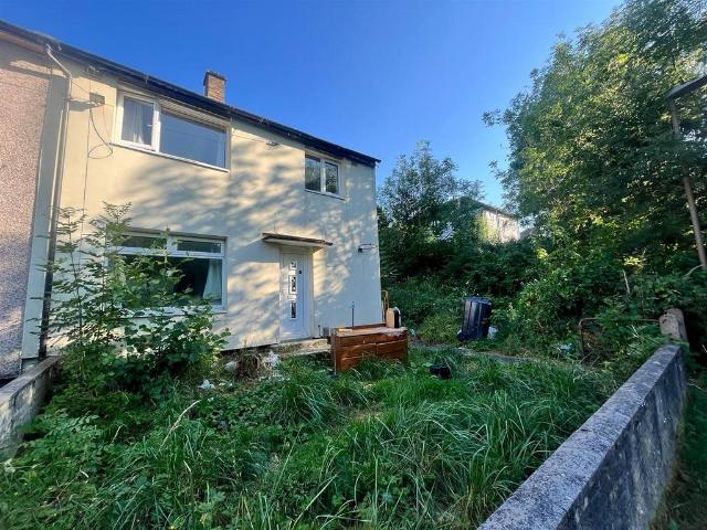 House for sale in Almondbury, West Yorkshire