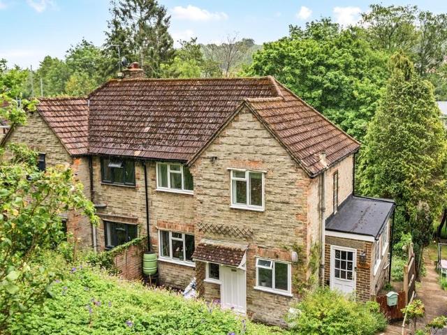 House for sale in Hillview, Surrey
