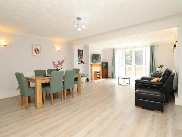 House for sale in Elstree and Borehamwood, Borehamwood