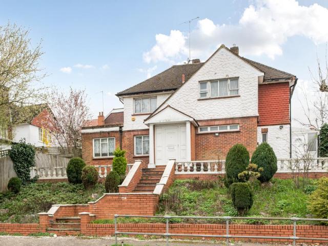 House for sale in East Barnet, Greater London