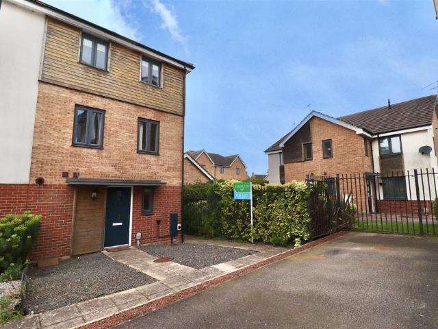 House for sale in Elloughton-cum-Brough, Brough