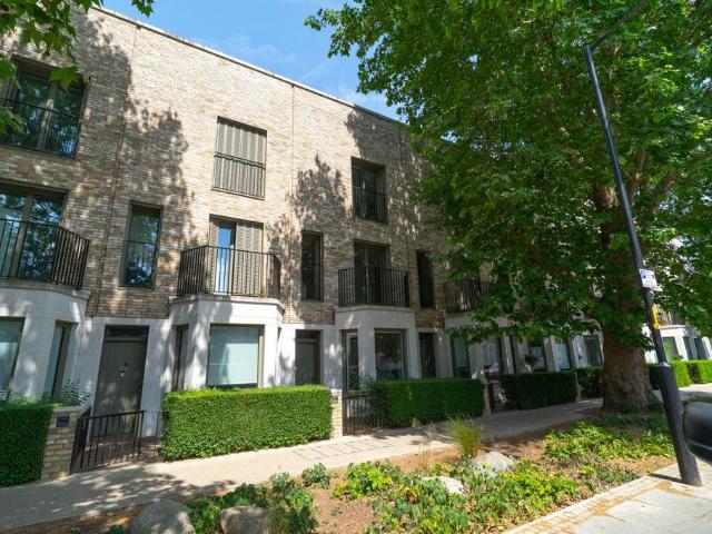 House for sale in Walworth, Greater London
