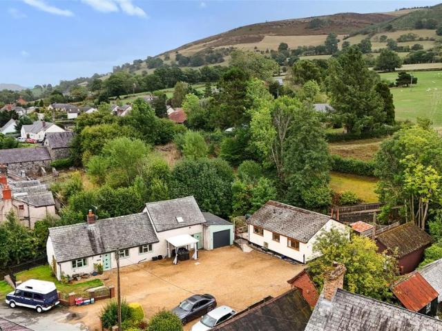 House for sale in Pen-y-Bont-Fawr, Pen-y-garnedd