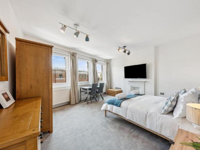 House for sale in Belsize Park, Greater London