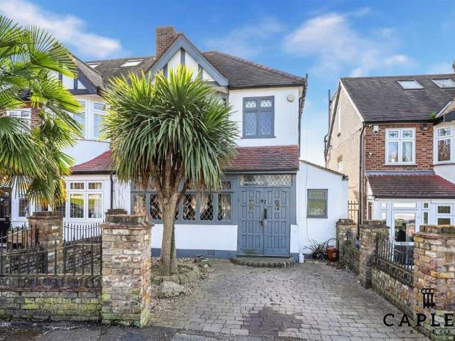 House for sale in Chigwell, Epping