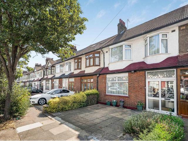 House for sale in Bowes, Greater London