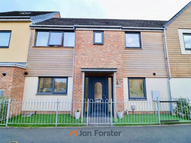 House for sale in Burnside, Fence Houses