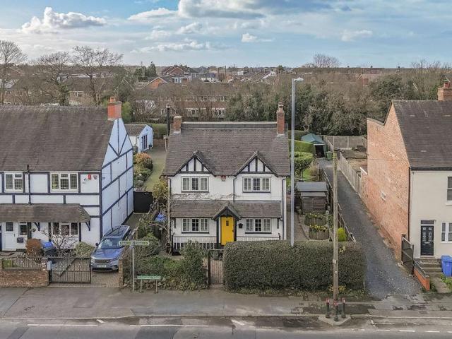 House for sale in Landywood, Great Chatwell