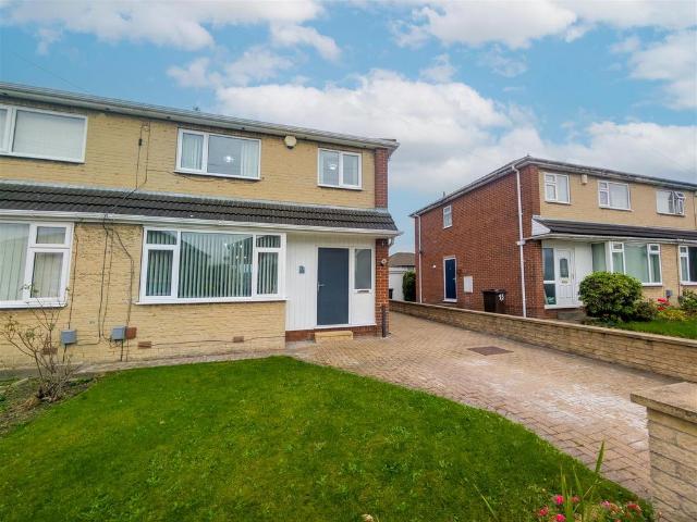 House for sale in Huddersfield, Kirklees